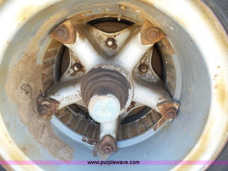 image for item J6035 1978 Fruehauf A9-8576-42-6PR refrigerated van trailer