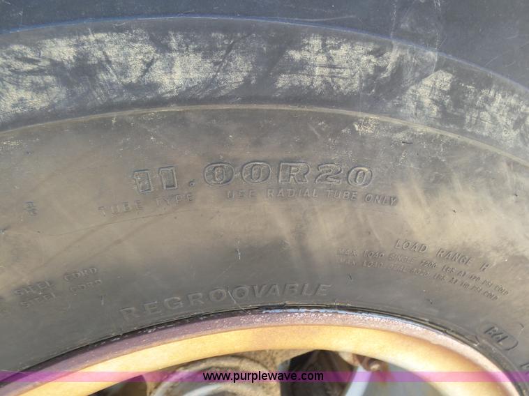 image for item J6035 1978 Fruehauf A9-8576-42-6PR refrigerated van trailer