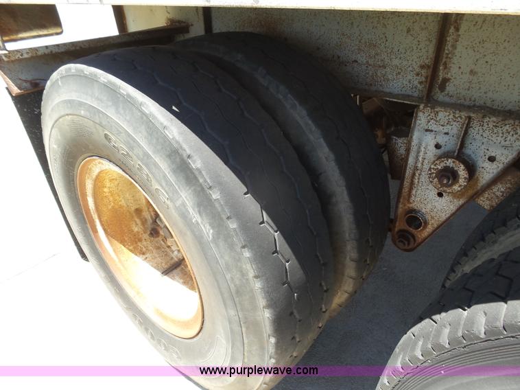 image for item J6035 1978 Fruehauf A9-8576-42-6PR refrigerated van trailer