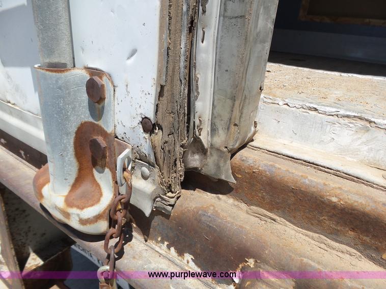 image for item J6035 1978 Fruehauf A9-8576-42-6PR refrigerated van trailer