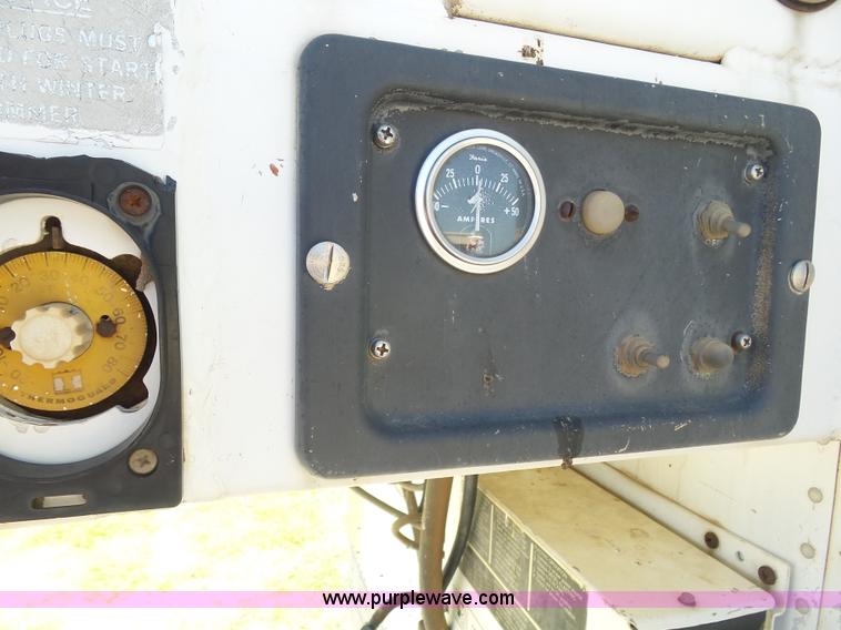 image for item J6035 1978 Fruehauf A9-8576-42-6PR refrigerated van trailer