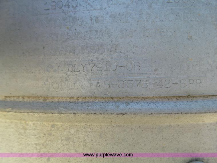 image for item J6035 1978 Fruehauf A9-8576-42-6PR refrigerated van trailer