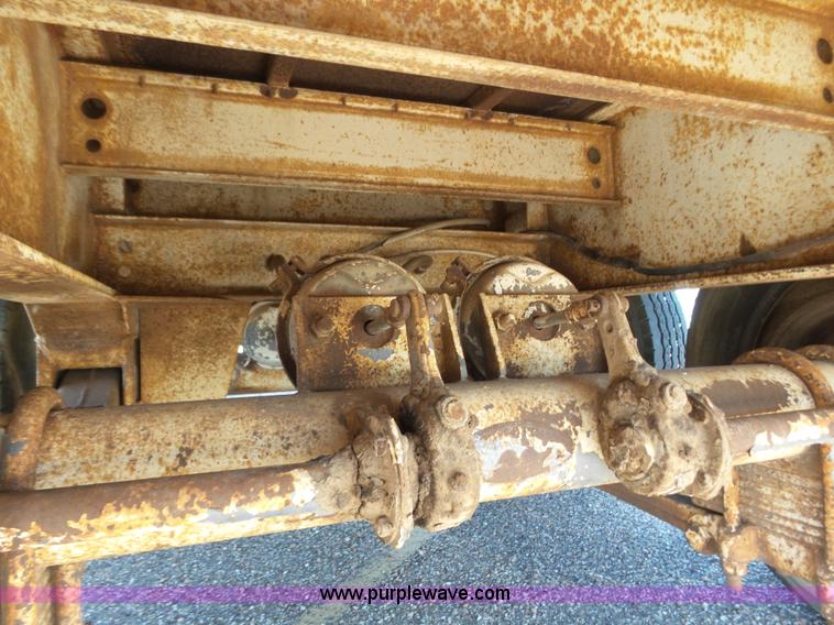 image for item J6037 1978 Fontaine DPT-3-5042 drop deck trailer