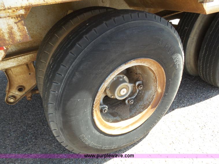 image for item J6037 1978 Fontaine DPT-3-5042 drop deck trailer