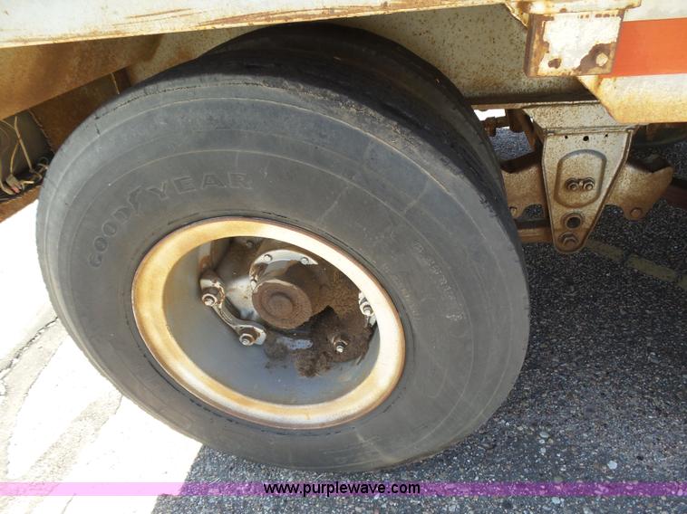 image for item J6037 1978 Fontaine DPT-3-5042 drop deck trailer