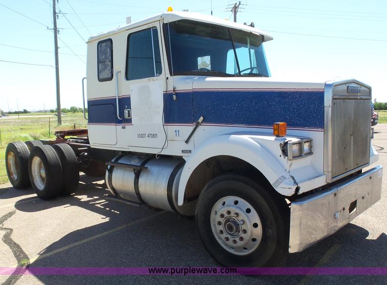image for item J6038 1984 White semi truck