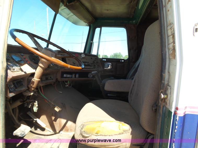 image for item J6038 1984 White semi truck