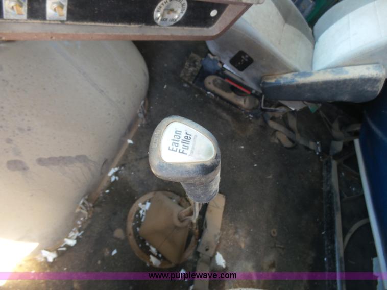 image for item J6038 1984 White semi truck