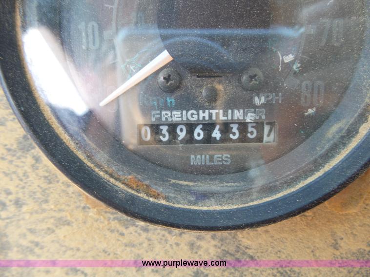 image for item J6038 1984 White semi truck