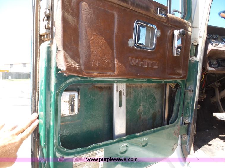 image for item J6038 1984 White semi truck