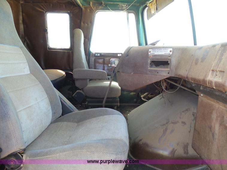 image for item J6038 1984 White semi truck