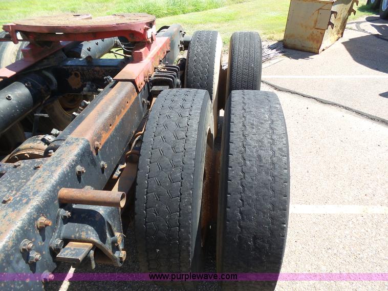 image for item J6038 1984 White semi truck