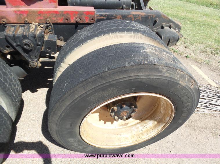 image for item J6038 1984 White semi truck