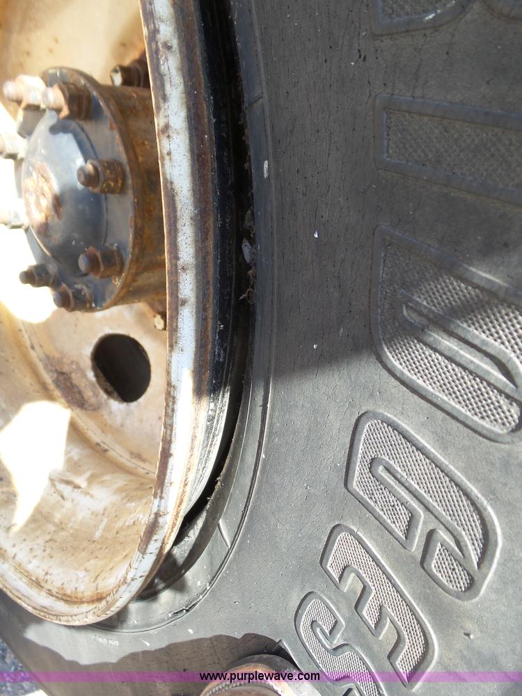 image for item J6038 1984 White semi truck