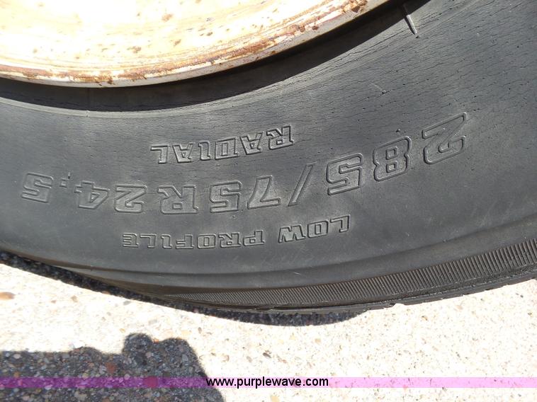 image for item J6038 1984 White semi truck