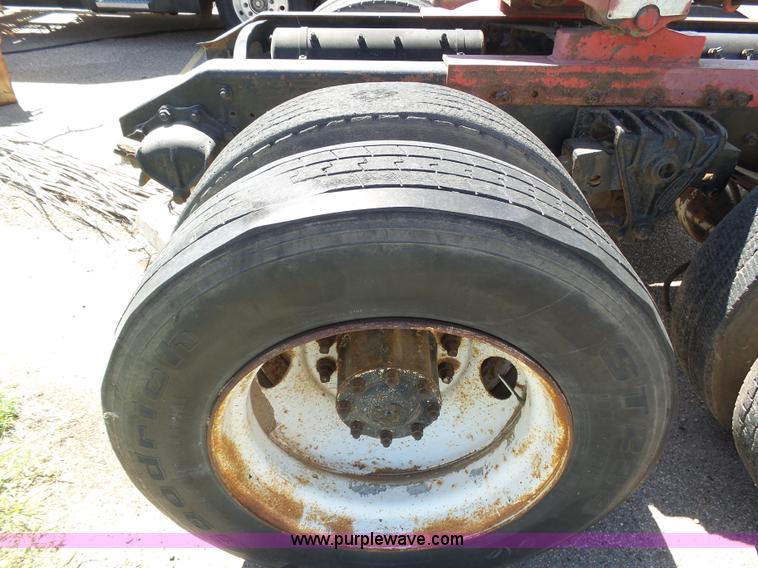 image for item J6038 1984 White semi truck