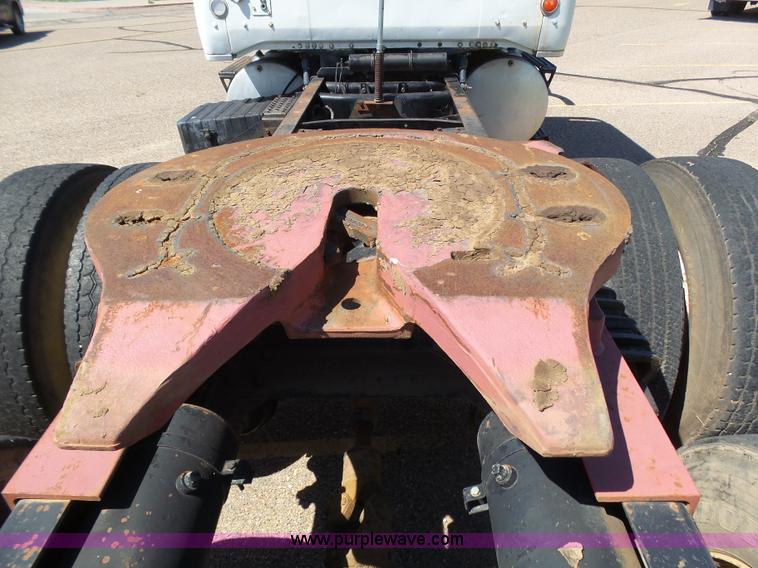 image for item J6038 1984 White semi truck