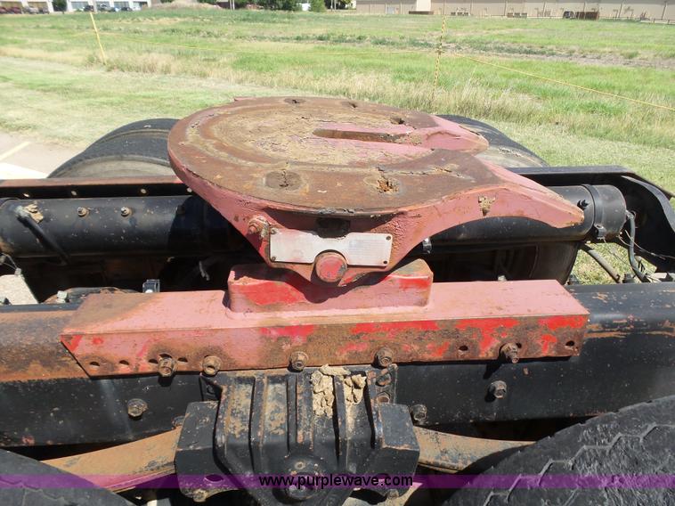 image for item J6038 1984 White semi truck