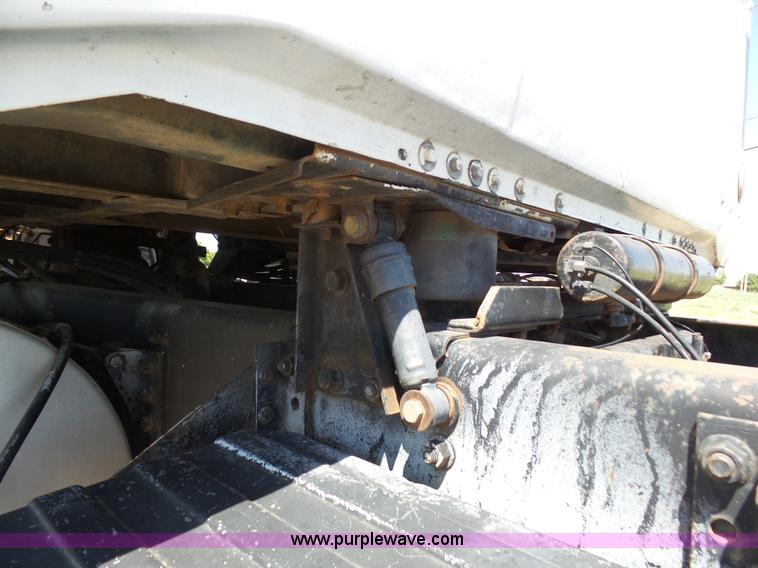 image for item J6038 1984 White semi truck