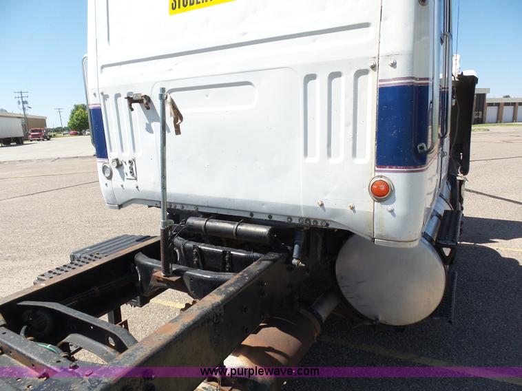 image for item J6038 1984 White semi truck