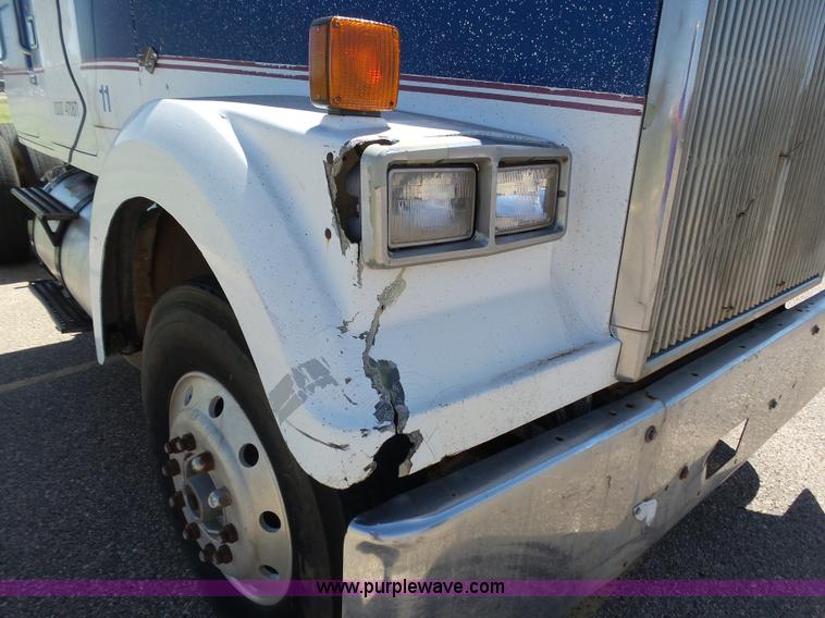 image for item J6038 1984 White semi truck