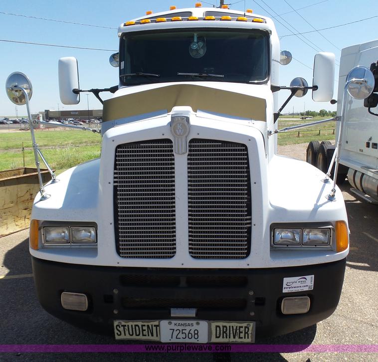 image for item J6039 1995 Kenworth T600 semi truck