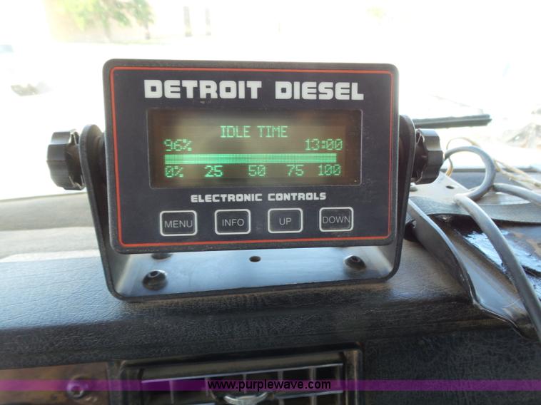 image for item J6039 1995 Kenworth T600 semi truck