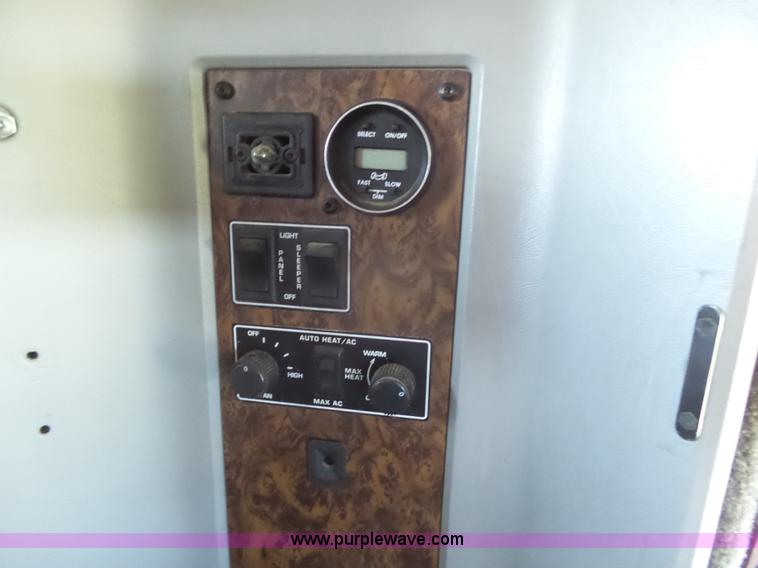 image for item J6039 1995 Kenworth T600 semi truck