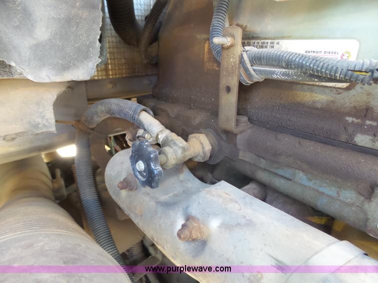 image for item J6039 1995 Kenworth T600 semi truck