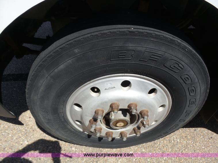 image for item J6039 1995 Kenworth T600 semi truck