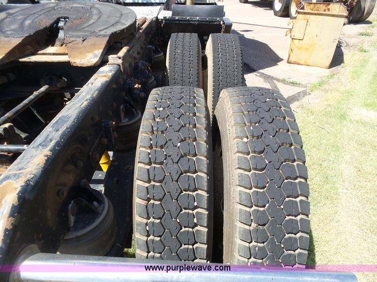 image for item J6039 1995 Kenworth T600 semi truck