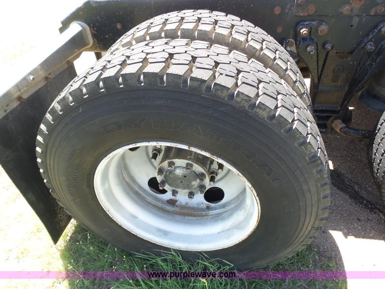 image for item J6039 1995 Kenworth T600 semi truck