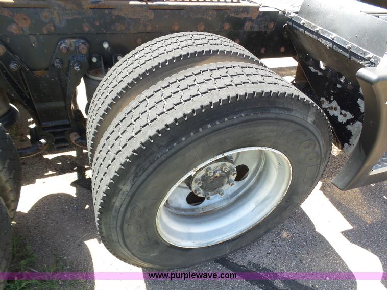 image for item J6039 1995 Kenworth T600 semi truck