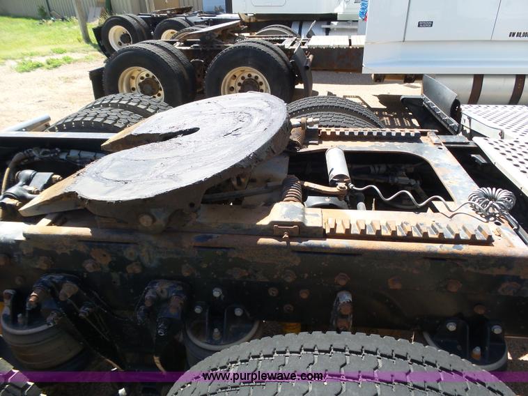 image for item J6039 1995 Kenworth T600 semi truck