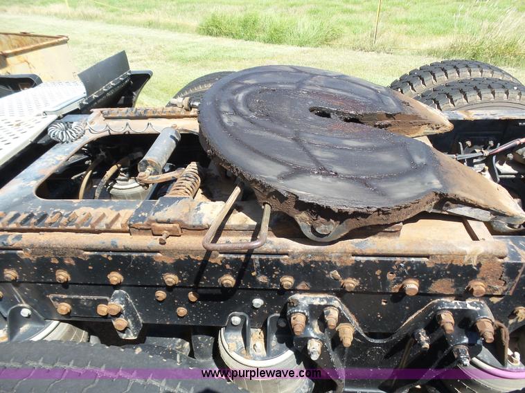 image for item J6039 1995 Kenworth T600 semi truck