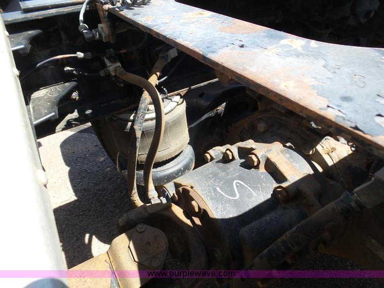 image for item J6039 1995 Kenworth T600 semi truck