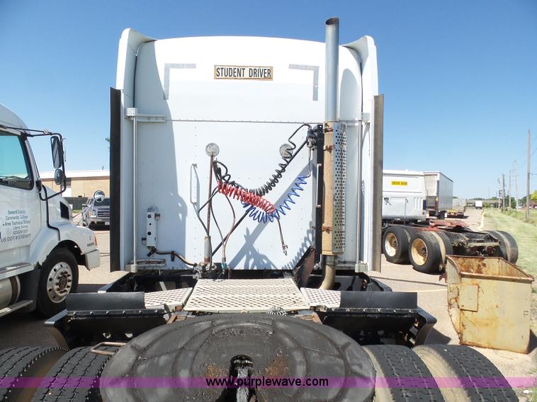 image for item J6039 1995 Kenworth T600 semi truck