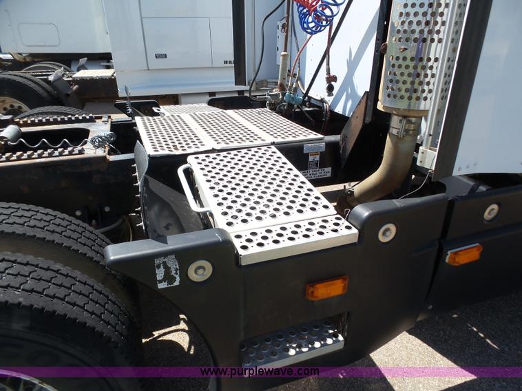 image for item J6039 1995 Kenworth T600 semi truck