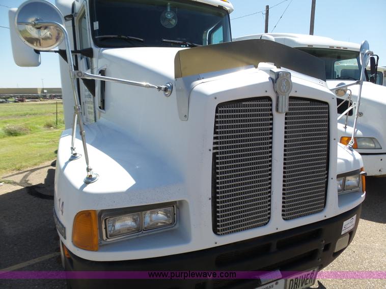 image for item J6039 1995 Kenworth T600 semi truck