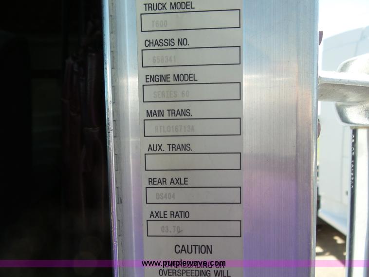 image for item J6039 1995 Kenworth T600 semi truck