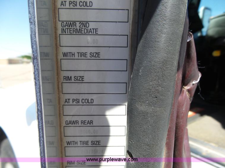 image for item J6039 1995 Kenworth T600 semi truck