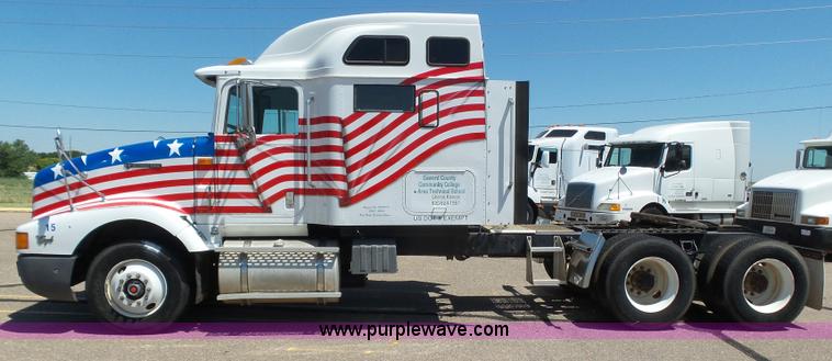 image for item J6040 1996 International 9600 semi truck