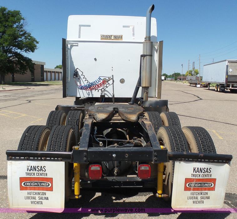 image for item J6040 1996 International 9600 semi truck