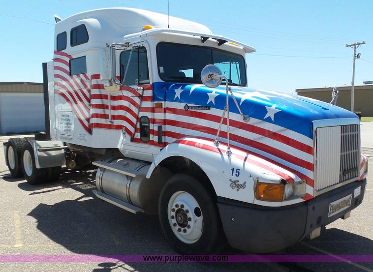 image for item J6040 1996 International 9600 semi truck