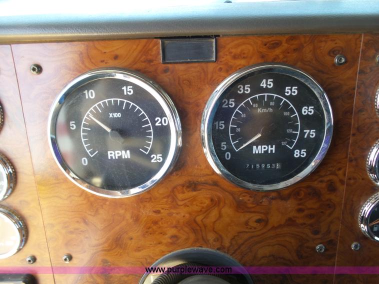 image for item J6040 1996 International 9600 semi truck