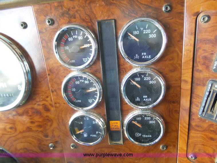 image for item J6040 1996 International 9600 semi truck