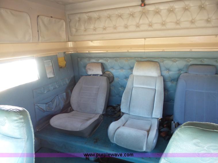 image for item J6040 1996 International 9600 semi truck