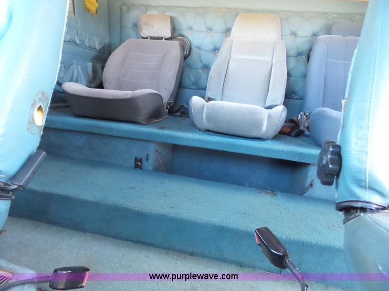 image for item J6040 1996 International 9600 semi truck