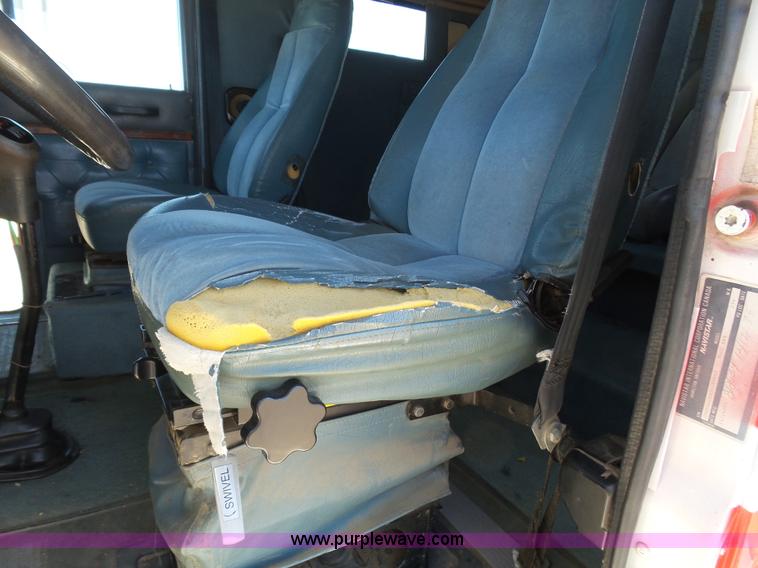 image for item J6040 1996 International 9600 semi truck