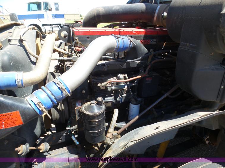 image for item J6040 1996 International 9600 semi truck